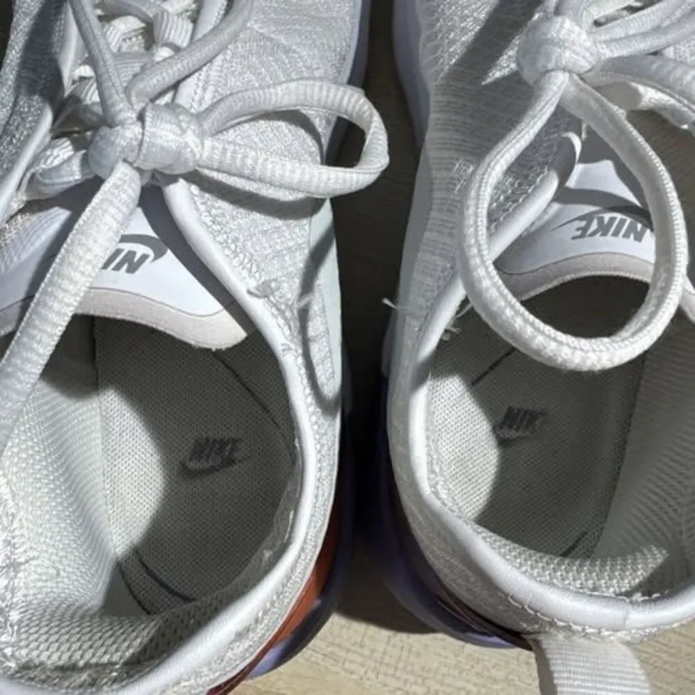 NIKE AIR MAX MOTION 2 WOMEN'S RUNNING SHOES SIZE 7 CW5594 White Purple
